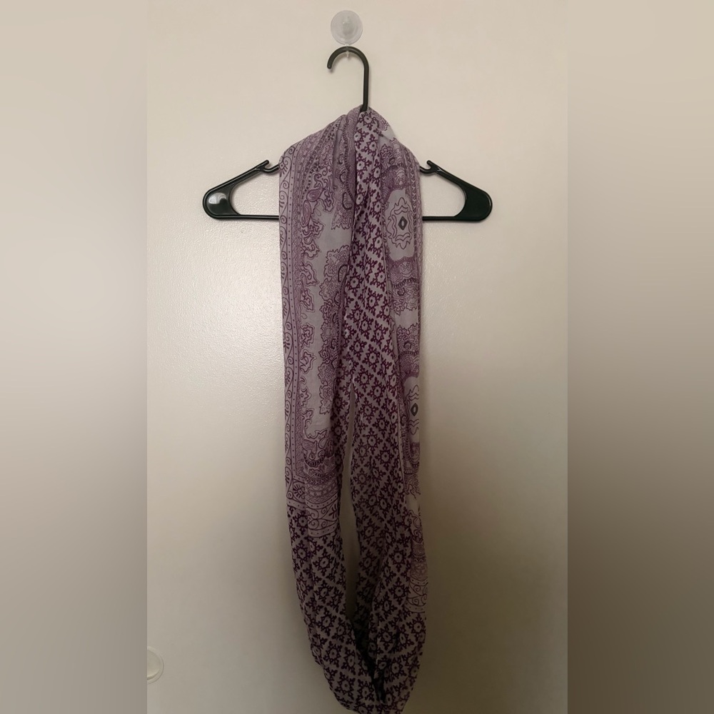 Lightweight Purple Patterned Scarf